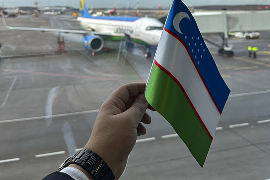 Сотрудники Uzbekistan Airways запустили челлендж в честь флага страны